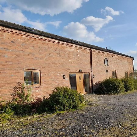 Mile House Barn Bed & Breakfast Нантвич Экстерьер фото