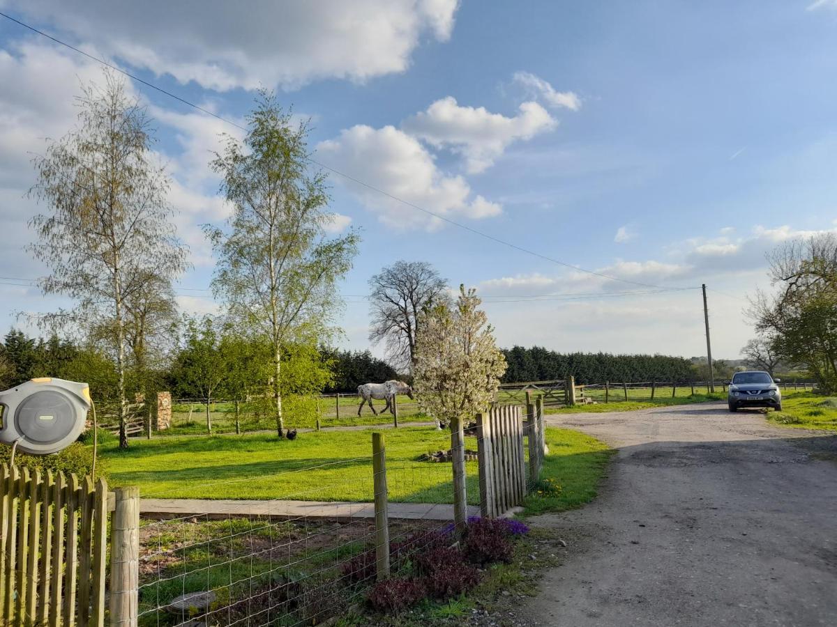 Mile House Barn Bed & Breakfast Нантвич Экстерьер фото